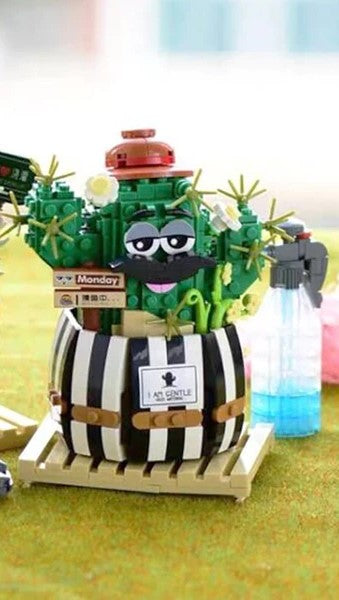 LOZ 1245 Eternal Herb Plant Cactus Hat Heart Flower Insect Watering Pot Shovel